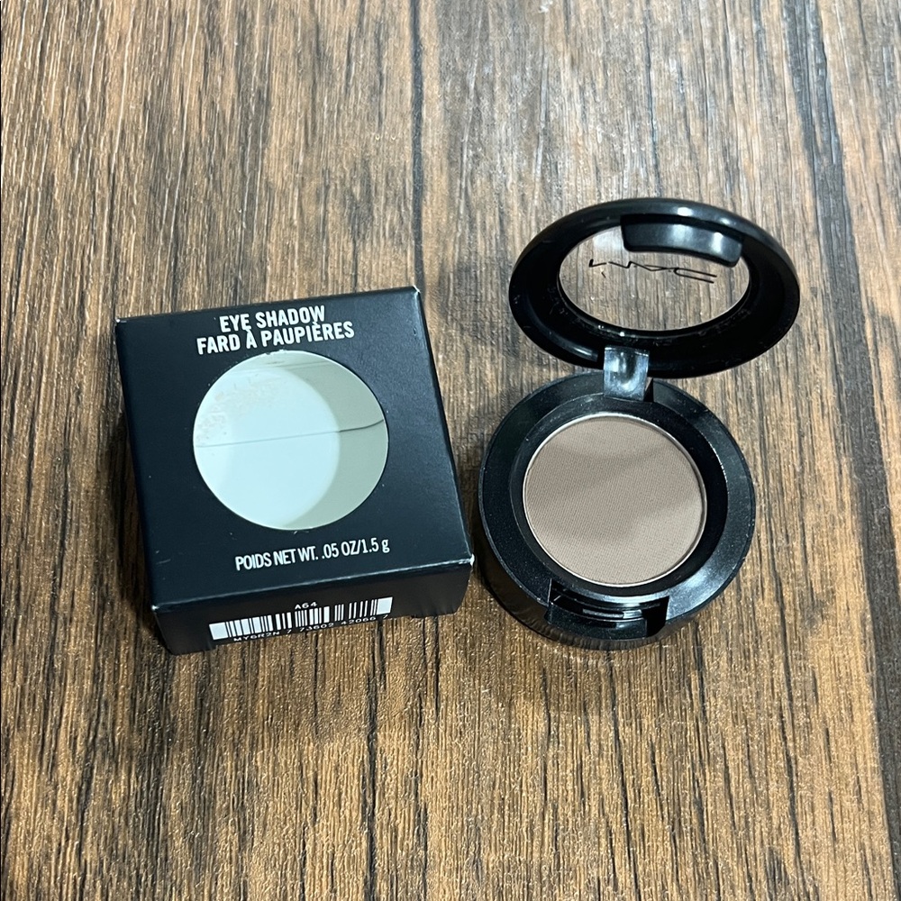 MAC Cosmetics Sandstone  Eyeshadow